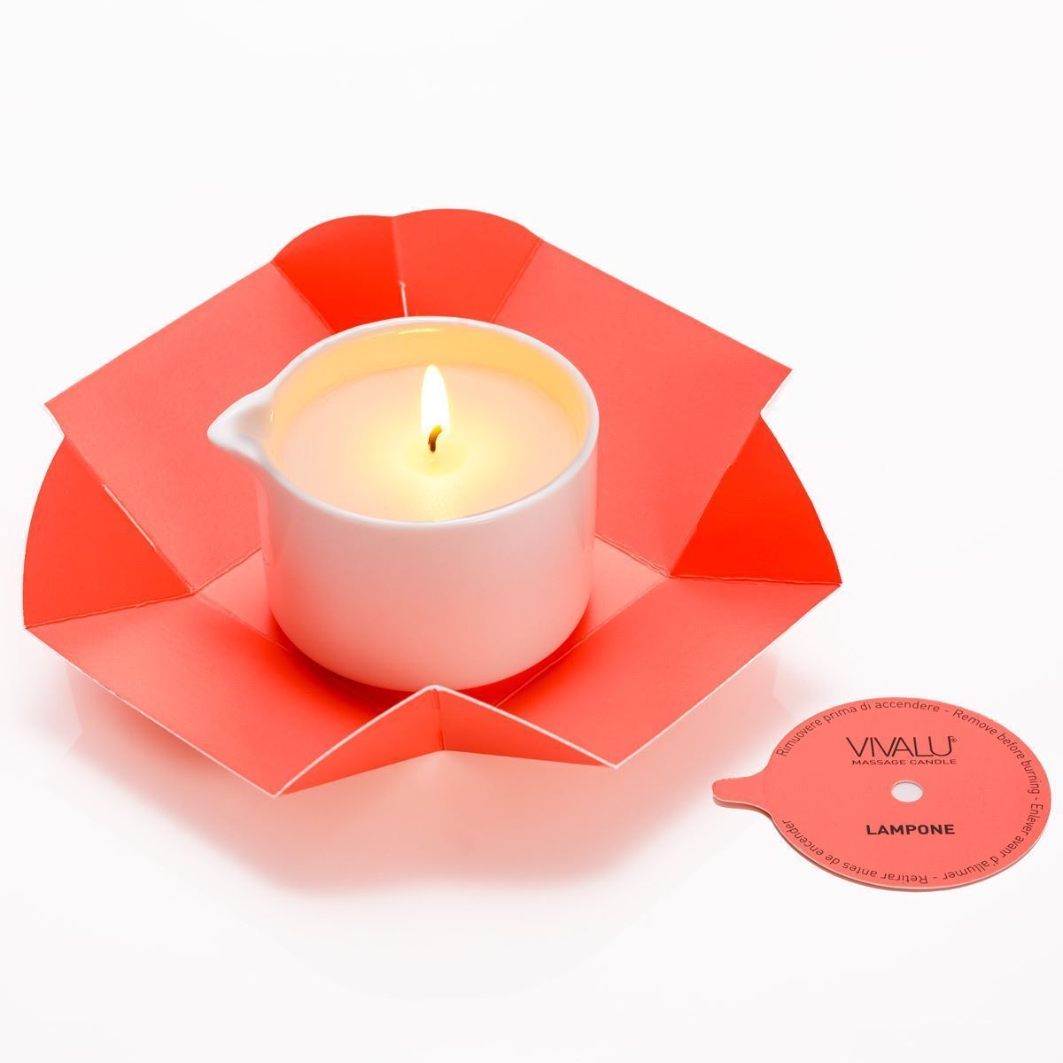 Candela da massaggio VIVALU al lampone accesa, con coperchio rimosso.