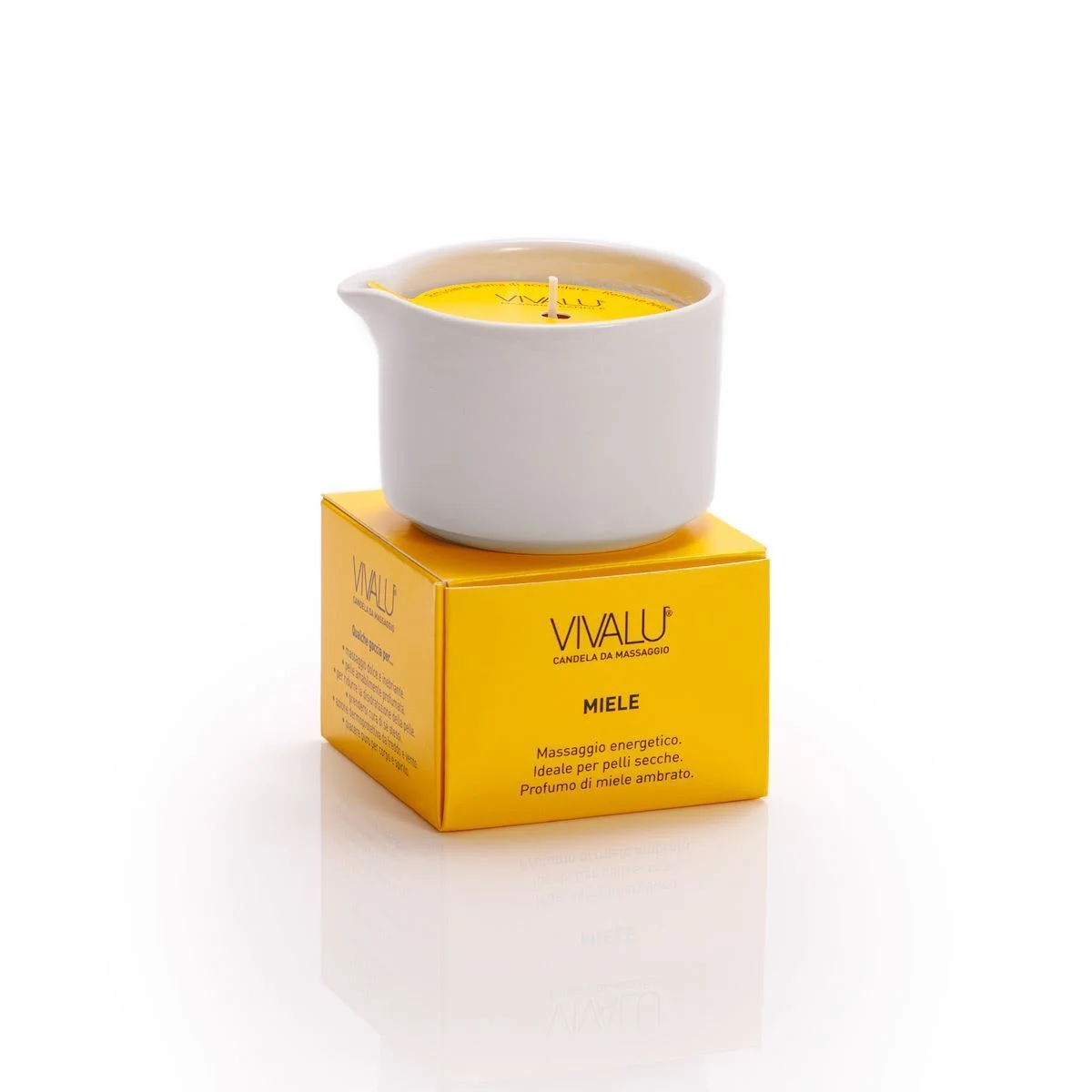 Candela da massaggio Vivalu al miele posizionata sulla confezione gialla, con design elegante e funzionale.