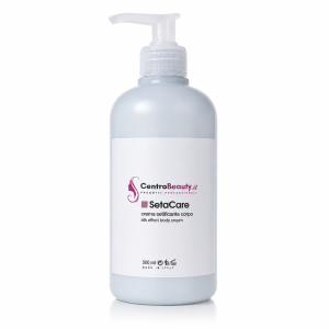 Flacone SetaCare CentroBeauty da 500 ml, crema setificante corpo effetto seta, su sfondo bianco per e-commerce